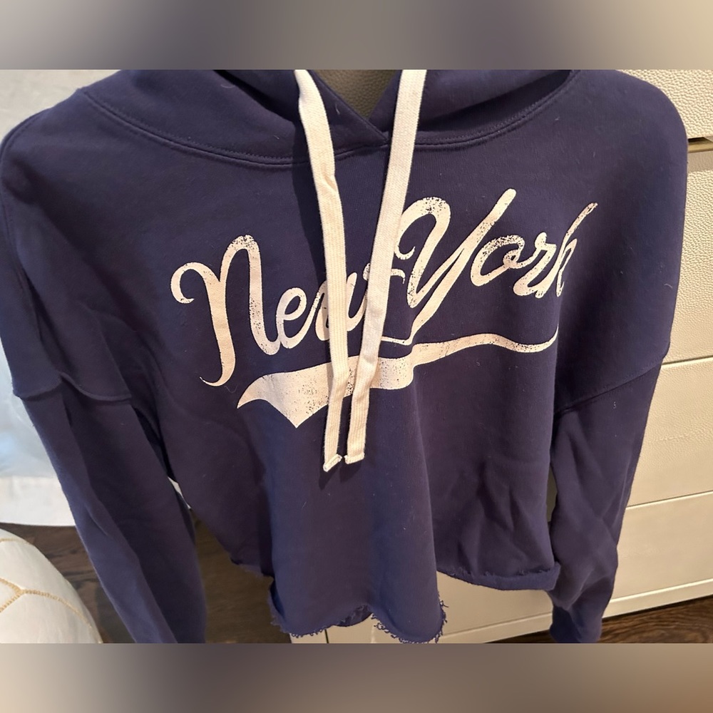 Navy New York Cropped Hoodie